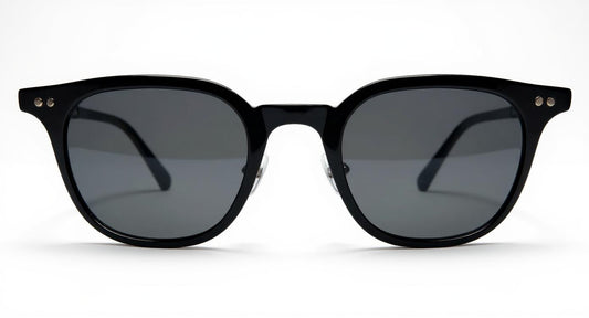EK-1819 – Lentes de Sol Clásicos de Policarbonato con Mica Oscura y Detalles Metálicos